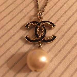 Chanel pearl necklace